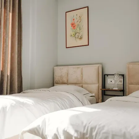 Urban Hotel *